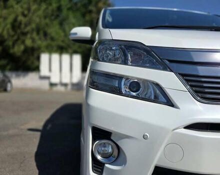 Білий Тойота Веллфаір, об'ємом двигуна 2.4 л та пробігом 84 тис. км за 16300 $, фото 1 на Automoto.ua