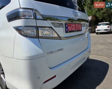 Белый Тойота Веллфаир, объемом двигателя 2.4 л и пробегом 84 тыс. км за 18500 $, фото 19 на Automoto.ua