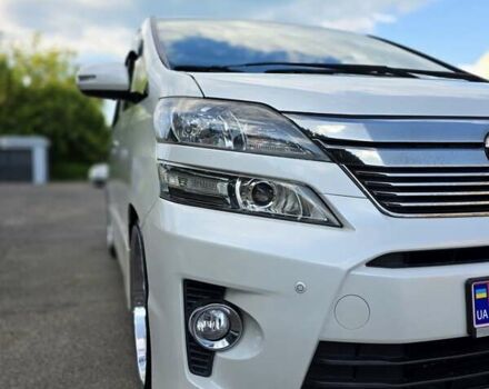 Білий Тойота Веллфаір, об'ємом двигуна 2.4 л та пробігом 84 тис. км за 18900 $, фото 1 на Automoto.ua