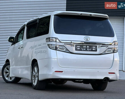 Белый Тойота Веллфаир, объемом двигателя 2.36 л и пробегом 57 тыс. км за 19200 $, фото 3 на Automoto.ua