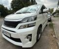 Белый Тойота Веллфаир, объемом двигателя 2.4 л и пробегом 120 тыс. км за 19900 $, фото 1 на Automoto.ua