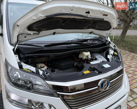 Білий Тойота Веллфаір, об'ємом двигуна 2.36 л та пробігом 69 тис. км за 23500 $, фото 142 на Automoto.ua