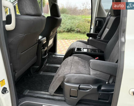 Білий Тойота Веллфаір, об'ємом двигуна 2.36 л та пробігом 69 тис. км за 23500 $, фото 126 на Automoto.ua