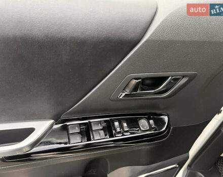 Білий Тойота Веллфаір, об'ємом двигуна 2.36 л та пробігом 82 тис. км за 18500 $, фото 17 на Automoto.ua