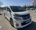 Белый Тойота Веллфаир, объемом двигателя 2.4 л и пробегом 60 тыс. км за 17900 $, фото 1 на Automoto.ua