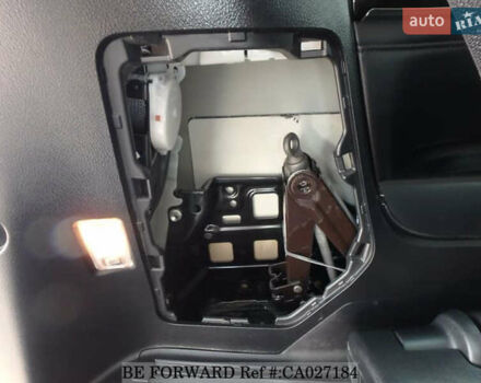 Білий Тойота Веллфаір, об'ємом двигуна 2.5 л та пробігом 126 тис. км за 33900 $, фото 29 на Automoto.ua