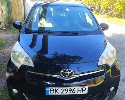 Черный Тойота Verso-S, объемом двигателя 1.3 л и пробегом 294 тыс. км за 6500 $, фото 1 на Automoto.ua