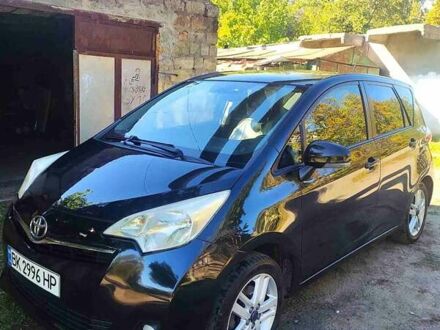 Черный Тойота Verso-S, объемом двигателя 1.3 л и пробегом 294 тыс. км за 6500 $, фото 1 на Automoto.ua