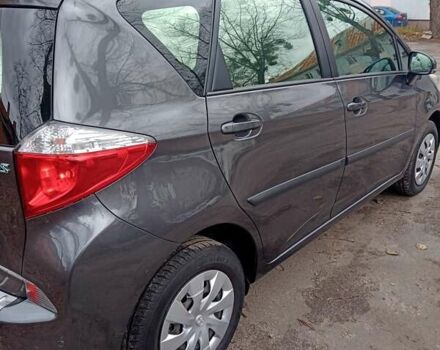 Серый Тойота Verso-S, объемом двигателя 1.36 л и пробегом 111 тыс. км за 8500 $, фото 4 на Automoto.ua