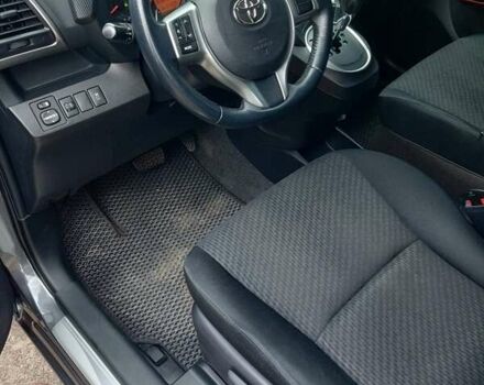 Серый Тойота Verso-S, объемом двигателя 1.36 л и пробегом 111 тыс. км за 8500 $, фото 8 на Automoto.ua