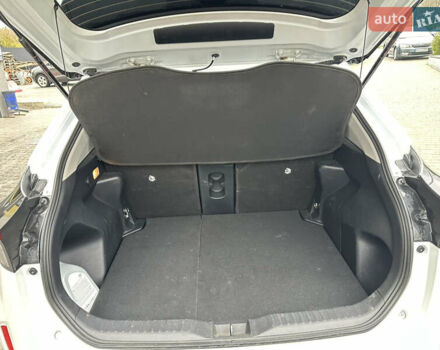 Білий Тойота Yaris Cross, об'ємом двигуна 1.49 л та пробігом 49 тис. км за 25000 $, фото 7 на Automoto.ua