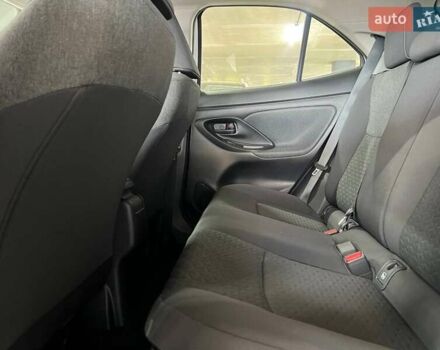 Белый Тойота Yaris Cross, объемом двигателя 1.49 л и пробегом 69 тыс. км за 24900 $, фото 27 на Automoto.ua