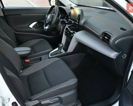 Белый Тойота Yaris Cross, объемом двигателя 1.49 л и пробегом 47 тыс. км за 25675 $, фото 5 на Automoto.ua