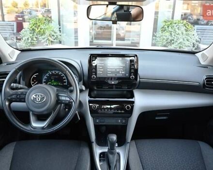 Белый Тойота Yaris Cross, объемом двигателя 1.49 л и пробегом 47 тыс. км за 25675 $, фото 7 на Automoto.ua
