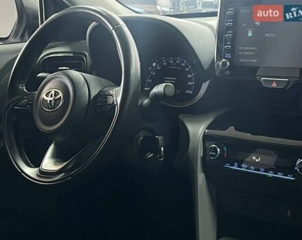 Белый Тойота Yaris Cross, объемом двигателя 1.49 л и пробегом 69 тыс. км за 24900 $, фото 10 на Automoto.ua