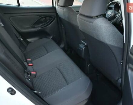 Белый Тойота Yaris Cross, объемом двигателя 1.49 л и пробегом 47 тыс. км за 25675 $, фото 6 на Automoto.ua
