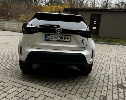 Белый Тойота Yaris Cross, объемом двигателя 1.49 л и пробегом 71 тыс. км за 27400 $, фото 3 на Automoto.ua