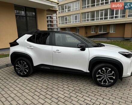 Белый Тойота Yaris Cross, объемом двигателя 1.49 л и пробегом 71 тыс. км за 27400 $, фото 4 на Automoto.ua