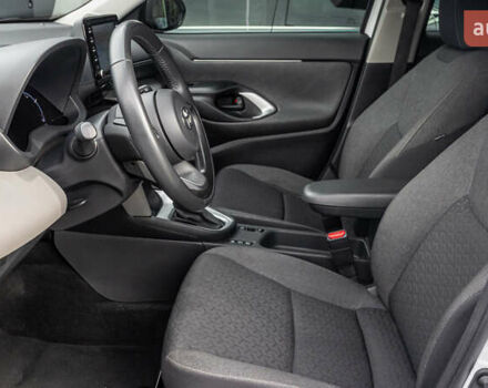 Білий Тойота Yaris Cross, об'ємом двигуна 1.49 л та пробігом 44 тис. км за 25300 $, фото 11 на Automoto.ua