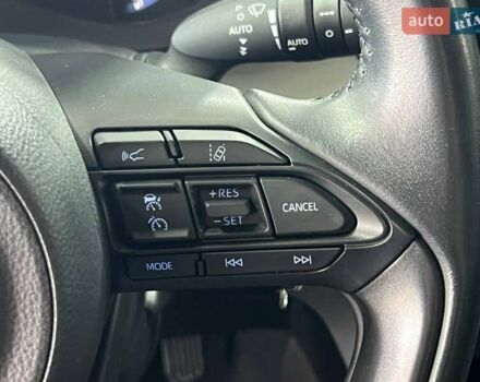 Белый Тойота Yaris Cross, объемом двигателя 1.49 л и пробегом 69 тыс. км за 24900 $, фото 23 на Automoto.ua