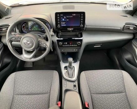 Белый Тойота Yaris Cross, объемом двигателя 1.5 л и пробегом 2 тыс. км за 28497 $, фото 12 на Automoto.ua