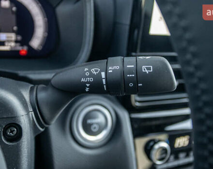 Белый Тойота Yaris Cross, объемом двигателя 1.49 л и пробегом 1 тыс. км за 33542 $, фото 27 на Automoto.ua