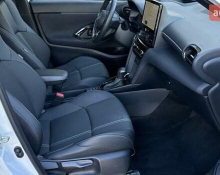Белый Тойота Yaris Cross, объемом двигателя 1.49 л и пробегом 2 тыс. км за 33898 $, фото 5 на Automoto.ua
