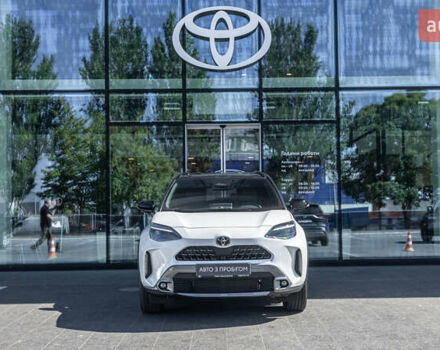 Белый Тойота Yaris Cross, объемом двигателя 1.49 л и пробегом 1 тыс. км за 33542 $, фото 4 на Automoto.ua