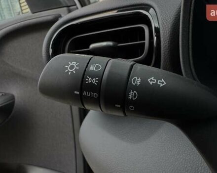 Белый Тойота Yaris Cross, объемом двигателя 1.49 л и пробегом 2 тыс. км за 33204 $, фото 28 на Automoto.ua