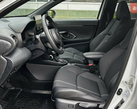 Белый Тойота Yaris Cross, объемом двигателя 1.5 л и пробегом 1 тыс. км за 34990 $, фото 13 на Automoto.ua