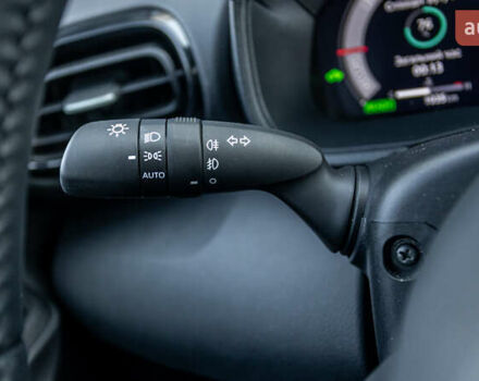 Белый Тойота Yaris Cross, объемом двигателя 1.49 л и пробегом 1 тыс. км за 33542 $, фото 26 на Automoto.ua