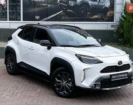 Белый Тойота Yaris Cross, объемом двигателя 1.5 л и пробегом 1 тыс. км за 34990 $, фото 2 на Automoto.ua