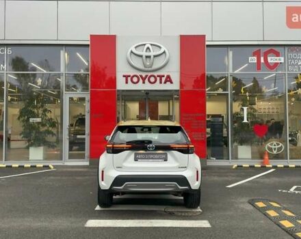 Белый Тойота Yaris Cross, объемом двигателя 1.49 л и пробегом 45 тыс. км за 28500 $, фото 4 на Automoto.ua