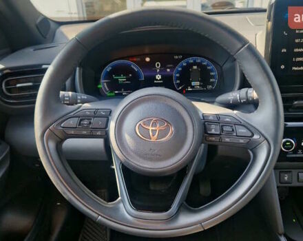 Белый Тойота Yaris Cross, объемом двигателя 1.49 л и пробегом 1 тыс. км за 32616 $, фото 8 на Automoto.ua