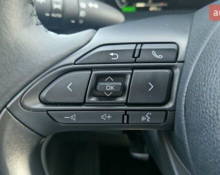 Белый Тойота Yaris Cross, объемом двигателя 1.49 л и пробегом 1 тыс. км за 32616 $, фото 14 на Automoto.ua
