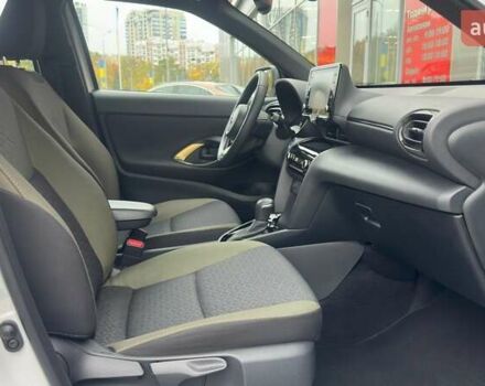 Белый Тойота Yaris Cross, объемом двигателя 1.49 л и пробегом 45 тыс. км за 28500 $, фото 6 на Automoto.ua