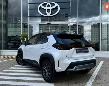 Белый Тойота Yaris Cross, объемом двигателя 1.49 л и пробегом 2 тыс. км за 33204 $, фото 3 на Automoto.ua