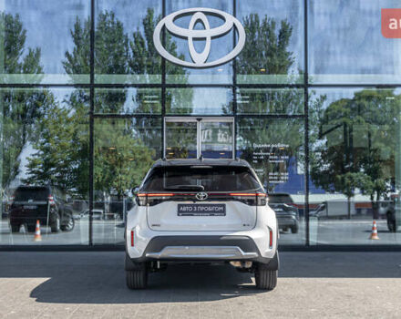 Белый Тойота Yaris Cross, объемом двигателя 1.49 л и пробегом 1 тыс. км за 33542 $, фото 3 на Automoto.ua