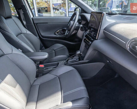 Белый Тойота Yaris Cross, объемом двигателя 1.49 л и пробегом 1 тыс. км за 33542 $, фото 5 на Automoto.ua