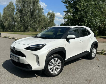 Белый Тойота Yaris Cross, объемом двигателя 1.49 л и пробегом 6 тыс. км за 26000 $, фото 2 на Automoto.ua