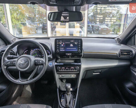 Белый Тойота Yaris Cross, объемом двигателя 1.49 л и пробегом 16 тыс. км за 30748 $, фото 7 на Automoto.ua