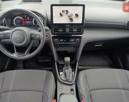 Белый Тойота Yaris Cross, объемом двигателя 1.49 л и пробегом 1 тыс. км за 34614 $, фото 7 на Automoto.ua