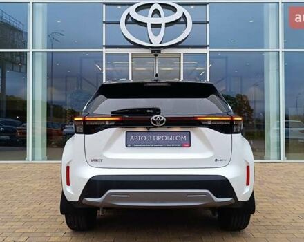 Белый Тойота Yaris Cross, объемом двигателя 1.49 л и пробегом 1 тыс. км за 34614 $, фото 3 на Automoto.ua