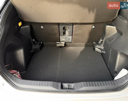 Белый Тойота Yaris Cross, объемом двигателя 1.49 л и пробегом 8 тыс. км за 35500 $, фото 34 на Automoto.ua