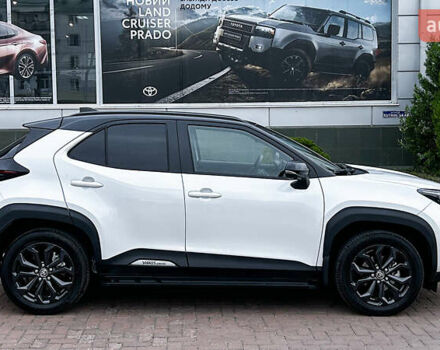 Белый Тойота Yaris Cross, объемом двигателя 1.5 л и пробегом 1 тыс. км за 34990 $, фото 3 на Automoto.ua
