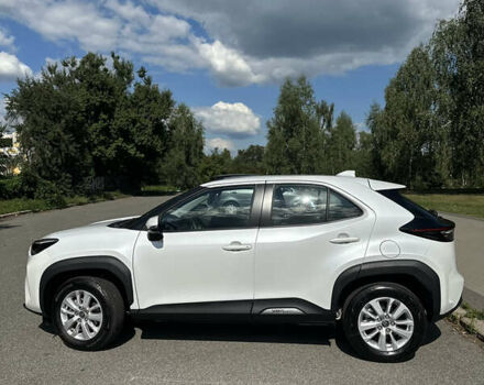 Белый Тойота Yaris Cross, объемом двигателя 1.49 л и пробегом 6 тыс. км за 26000 $, фото 4 на Automoto.ua