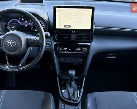 Белый Тойота Yaris Cross, объемом двигателя 1.49 л и пробегом 2 тыс. км за 33898 $, фото 7 на Automoto.ua