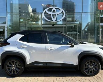 Белый Тойота Yaris Cross, объемом двигателя 1.49 л и пробегом 2 тыс. км за 33898 $, фото 15 на Automoto.ua