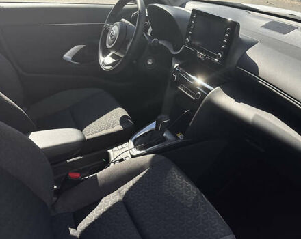 Белый Тойота Yaris Cross, объемом двигателя 1.49 л и пробегом 6 тыс. км за 26000 $, фото 22 на Automoto.ua
