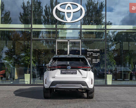 Белый Тойота Yaris Cross, объемом двигателя 1.49 л и пробегом 16 тыс. км за 30748 $, фото 3 на Automoto.ua